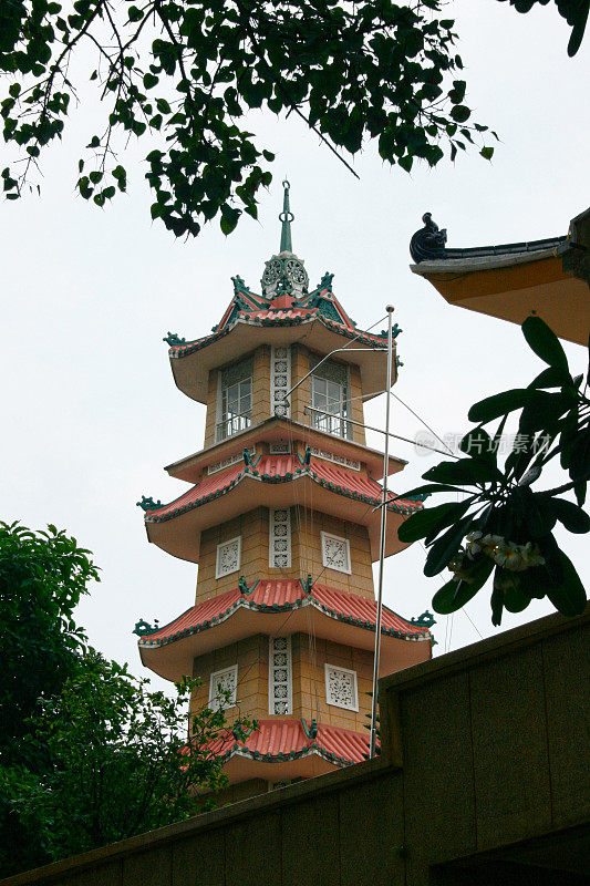 胡志明市Xa Loi塔的钟楼